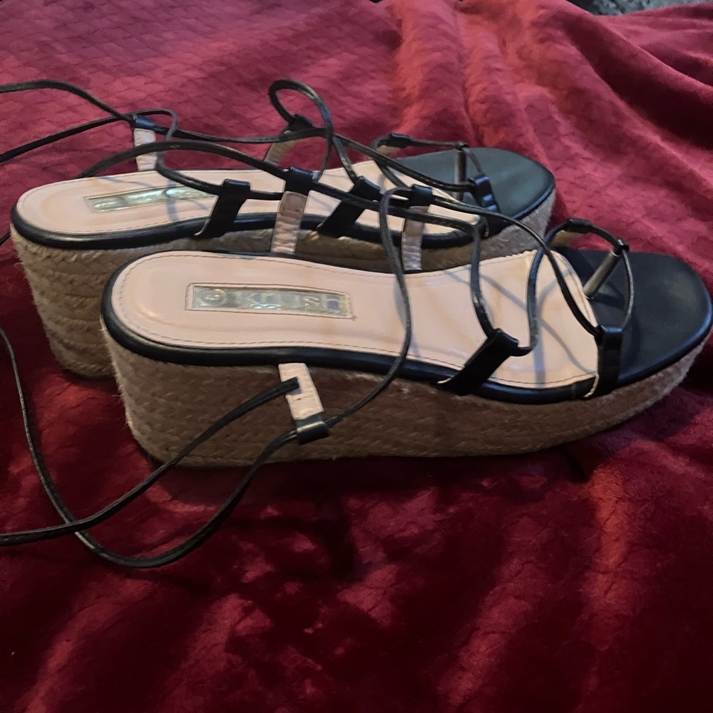 Cute sandals! - Picture 2 of 5
